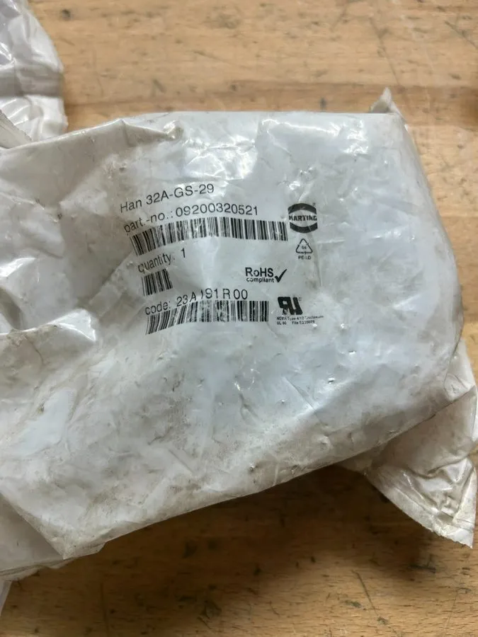 Разъём HARTING Han 32A-GS-29 Connector Hood Side Entry 09200320521
