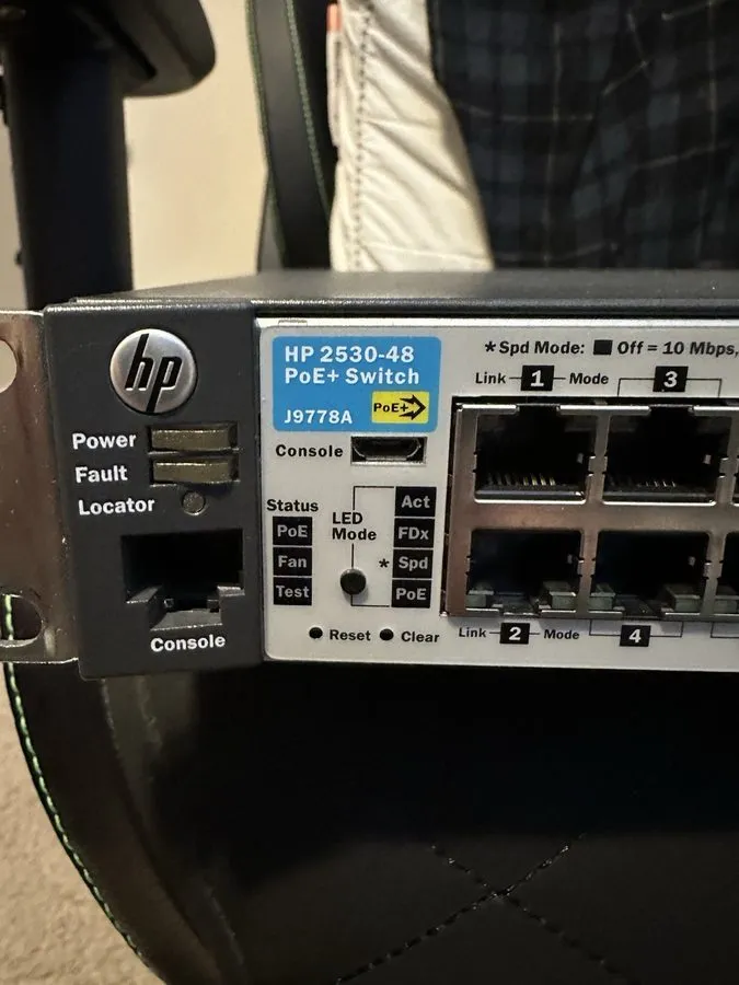 Коммутатор Aruba 2530 J9778A 48-Port PoE+ 10/100 Ethernet Switch — фото лота 1
