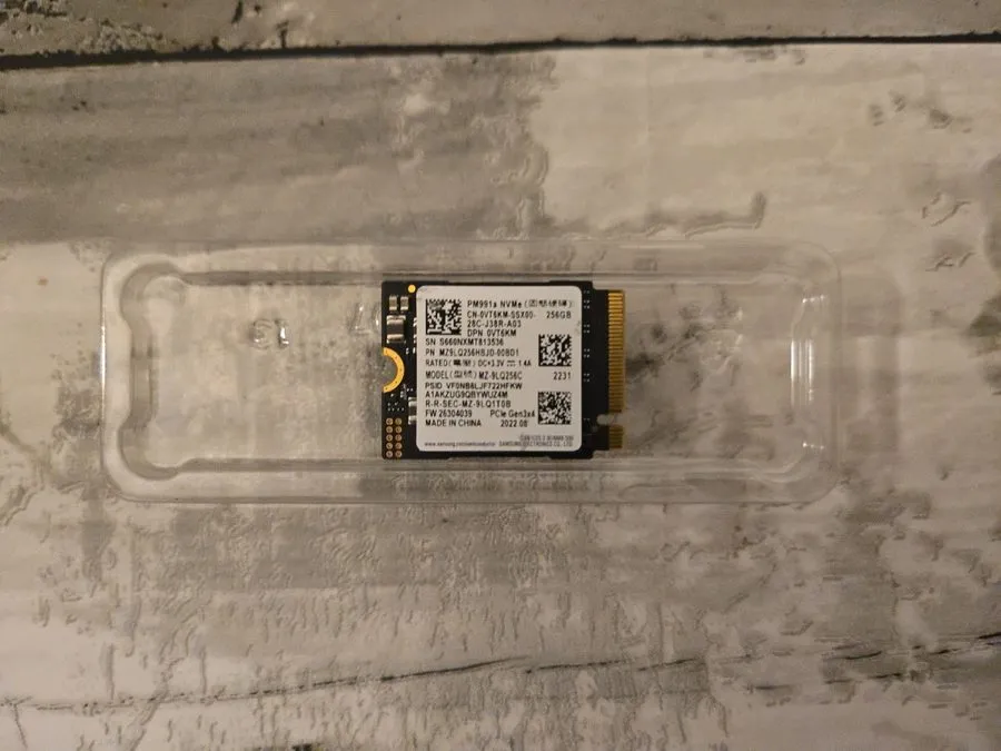 SSD-накопитель Samsung PM991a 256GB NVMe SSD MZ-9LQ256C M.2 2230 PCIe Gen3 x4 31