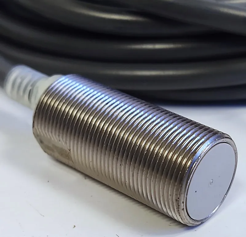 Датчик приближения Omron E2E-X7D1-N 12-24VDC 2-Wire Proximity Sensor