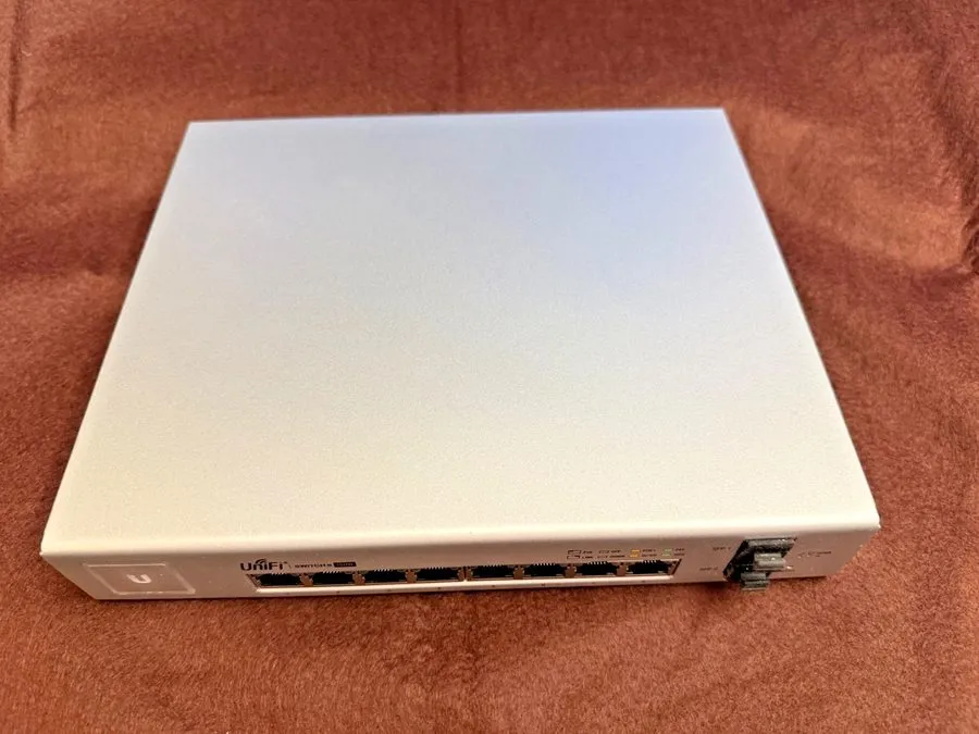 Коммутатор Ubiquiti US-8-150W 8-Port UniFi Switch, Managed PoE+ Gigabit Switch