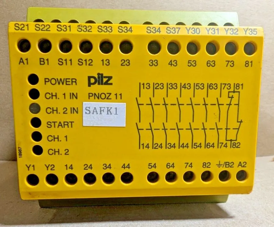 Реле безопасности Pilz PNOZ 11 Safety Relay 230-240VAC 24VDC 7n/o 1n/c MPN 77408