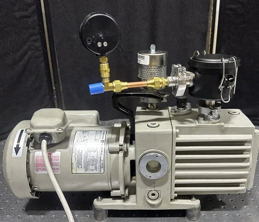 Насос Trivac D4A Dual Stage Vacuum Pump 1/3 HP Motor 115/230V, LEYBOLD-HERAEUS