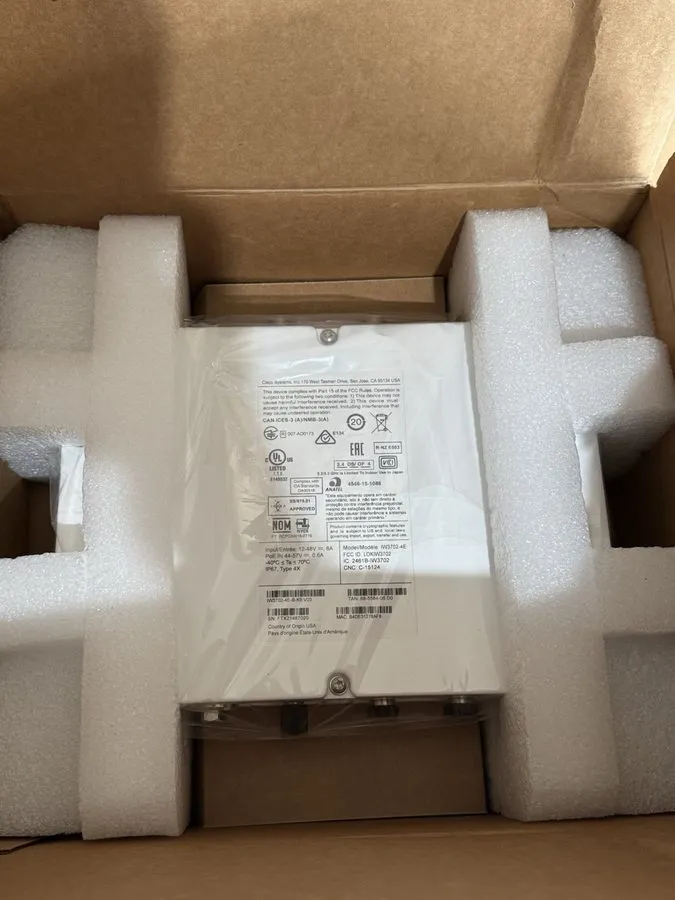 Точка доступа Wi-Fi Cisco IW3702-4E-B-K9 Outdoor Wireless Wireless. L-83