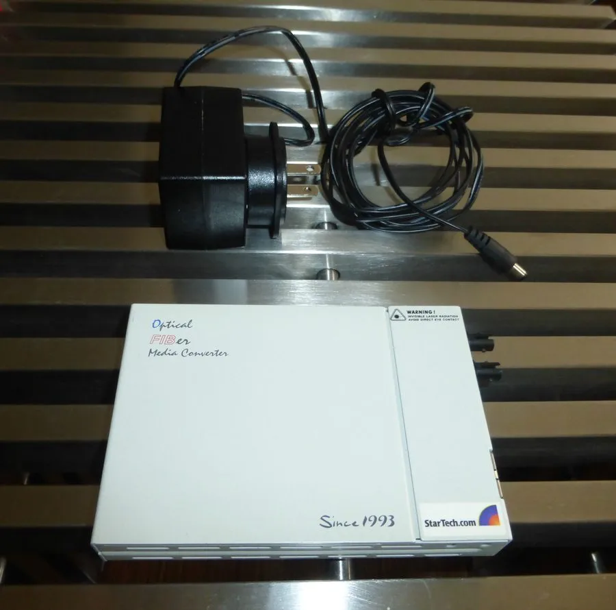 Медиаконвертер RJ45 to ST Fiber 10/100Mbps Media Converter ET90110ST StarTech 9V