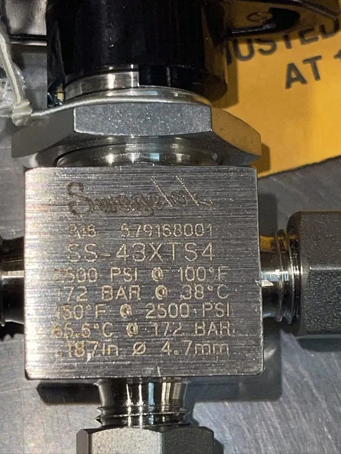 Клапан SWAGELOK SS-43XTS4, 3-Way Ball Valve 1/4" TUBE, SHIPSAMEDAY