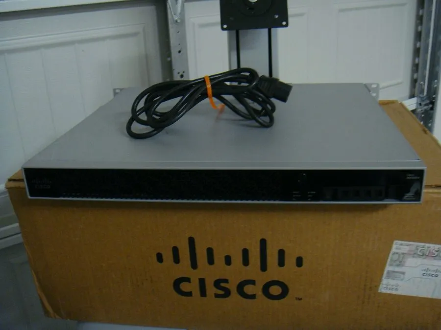 Коммутатор Cisco SF300-24MP 24-Port 10/100 PoE Managed Switch
