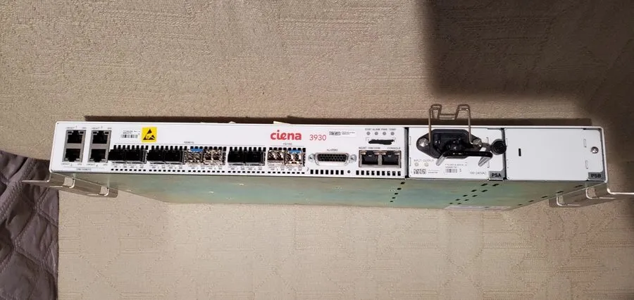 Операторское оборудование Ciena 4x 100/1000M SFP 4x 10/100/1000 Single 150W PSU