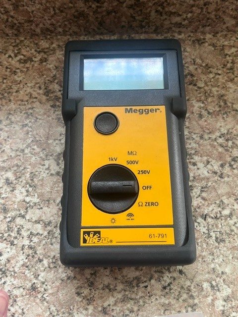 Тестер IDEAL Megger 61-791 Insulation Resistance & Continuity Tester. Mega-ohm M — фото лота 1