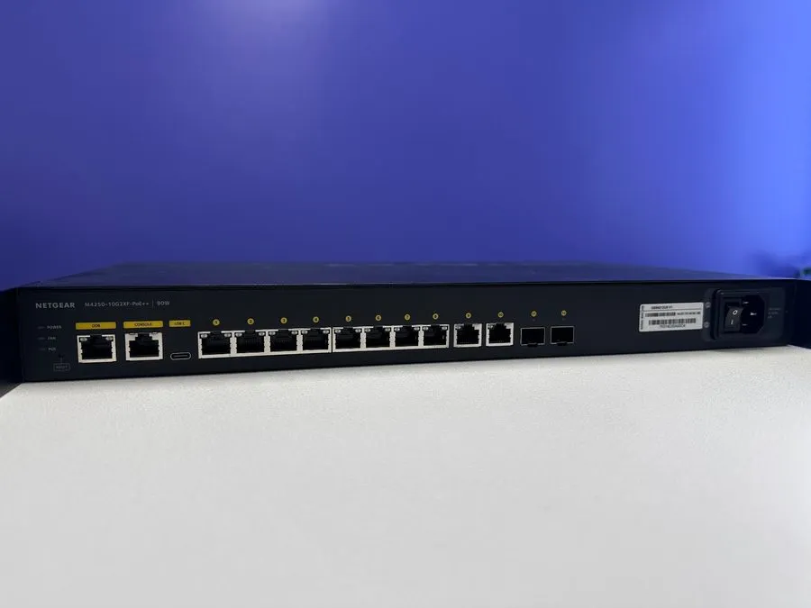 Коммутатор QSC Q-SYS NS10-720++ NETGEAR M4250-10G2XF-POE++ 12-Port 10GbE Switch 