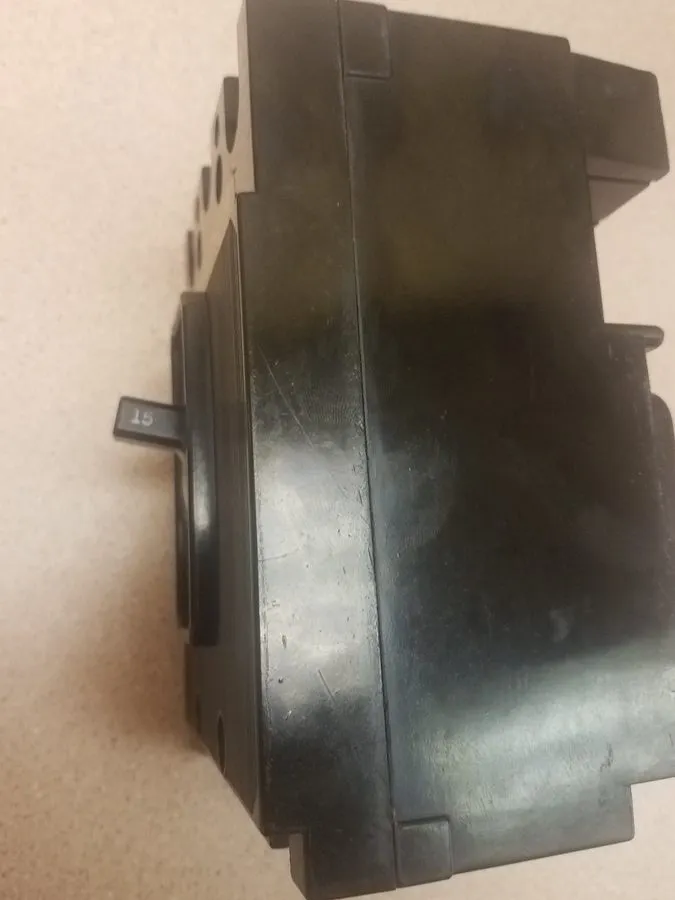 Автоматический выключатель EH3-B015 Siemens ITE Circuit Breaker 3 Pole 15 Amp 48
