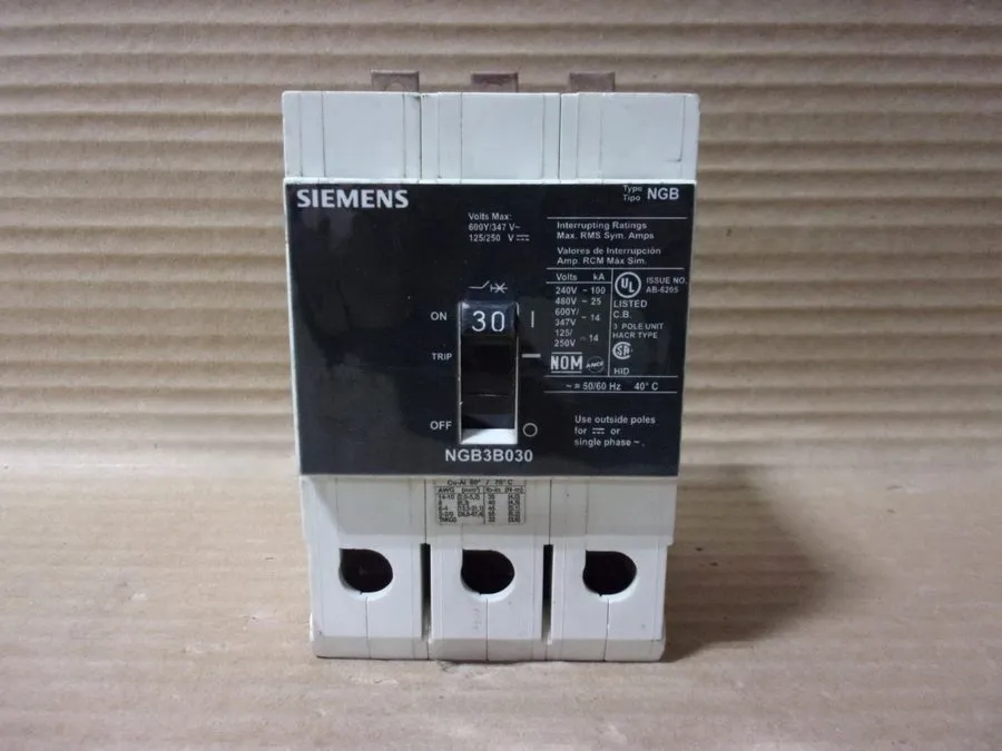 Автоматический выключатель Siemens NGB NGB3B030 3 Pole 30 Amp 480V Circuit Break — фото лота 1
