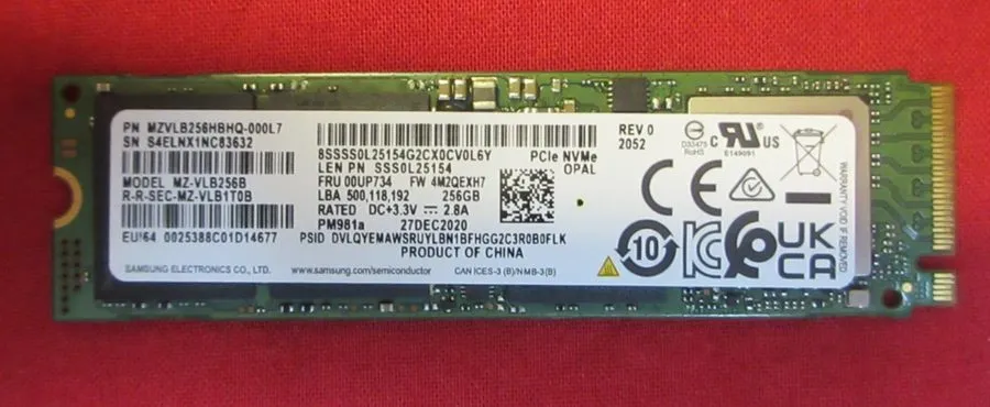 SSD-накопитель SAMSUNG PM981a M.2 2280 NVMe PCIe 3.0 x4 256GB SSD MZVLB256HBHQ-0
