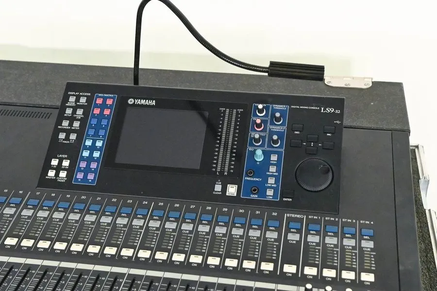 Микшерный пульт Yamaha LS9-32 32-Input Digital Mixing Console CG01VLQ