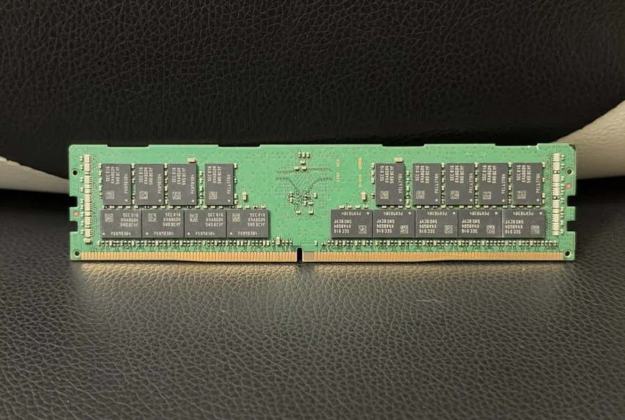 Модуль памяти SAMSUNG 32GB 2RX4 PC4-2933Y DDR4 ECC RDIMM Server RAM M393A4K40DB2 — фото лота 1