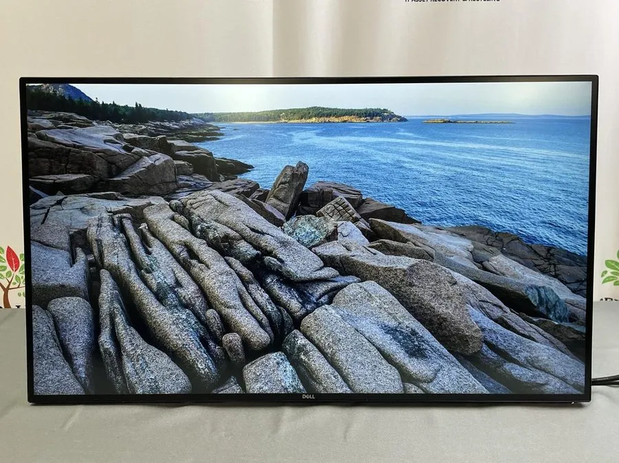 Монитор Dell UltraSharp U2718Q 27" 3840 x 2160 4K HDMI DP IPS LED Monitor No Sta