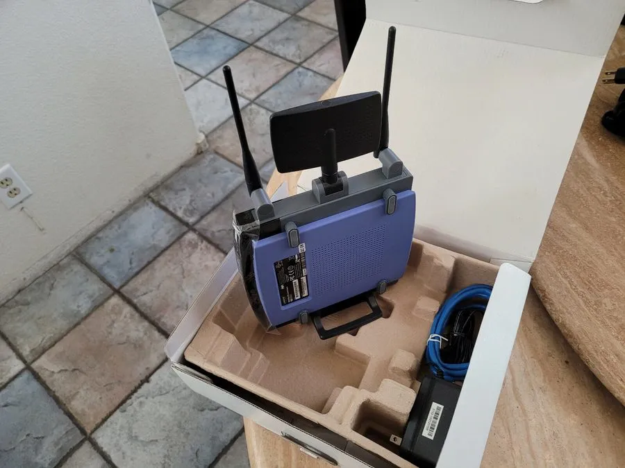 Маршрутизатор Cisco-Linksys Wireless N WRT300N v1