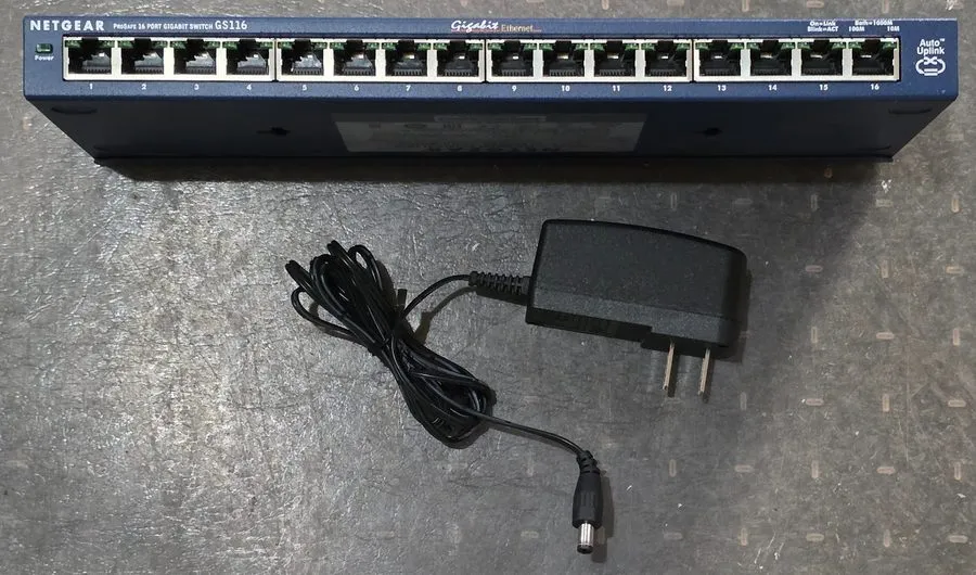 Коммутатор Netgear ProSafe 16 Port Gigabit Switch GS116 v2 Blue Metal Desktop