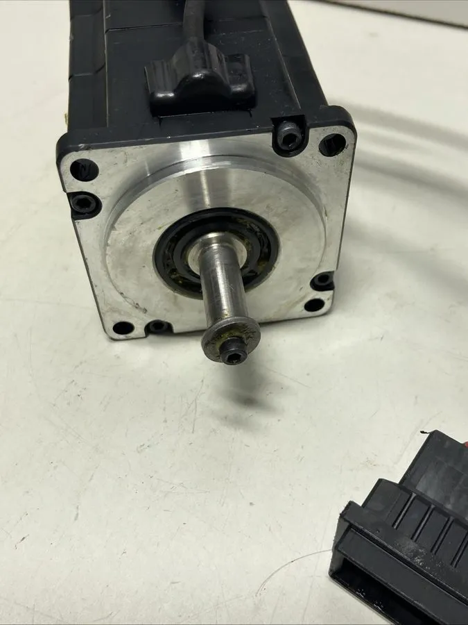 Серводвигатель GE FANUC AC SERVO MOTOR B1/3000 A06B-0031-B175 #7000 C029P3591 B- — фото лота 2