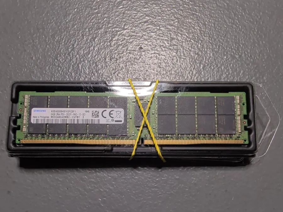 Модуль памяти Samsung 64GB DDR4-2933 ECC RDIMM Server RAM 2Rx4 M393A8G40MB2-CVFB