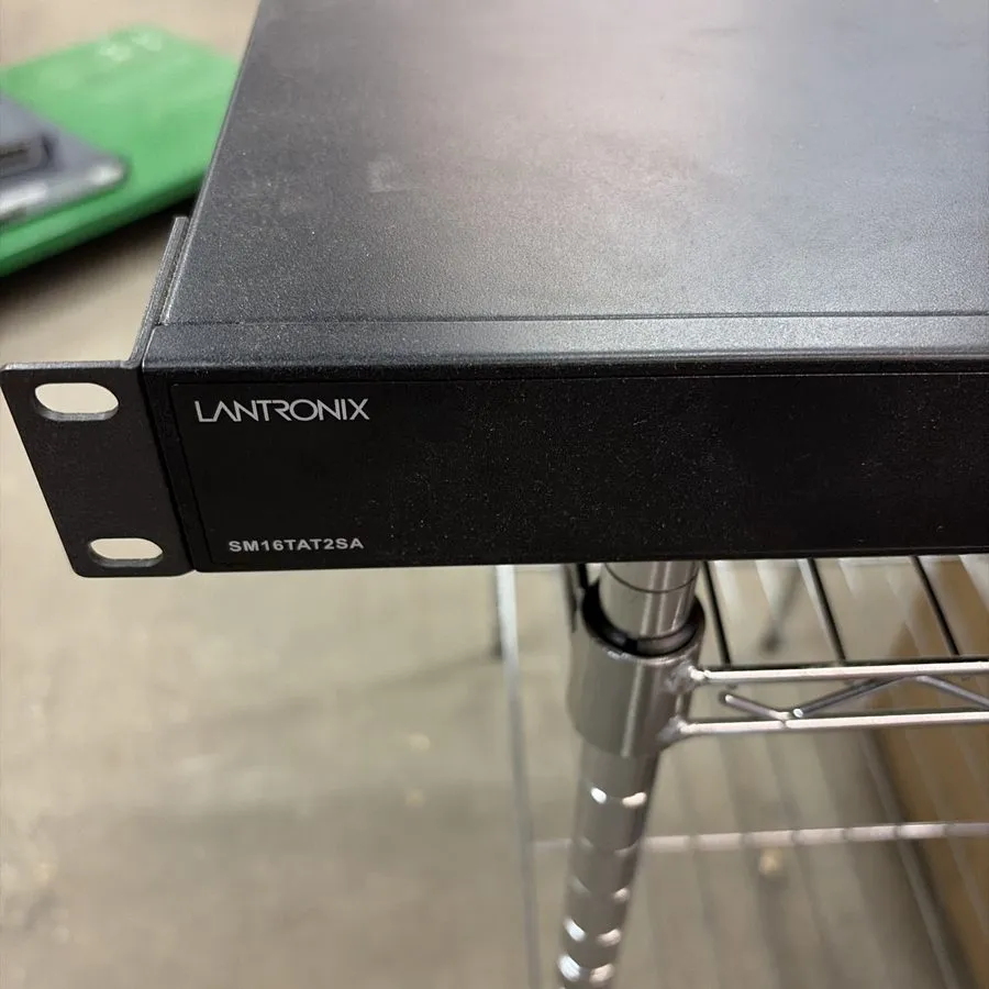 IIoT-устройство Lantronix SM24TAT2SA 24 Port Gigabit PoE+ Smart Managed Switch 3 — фото лота 1
