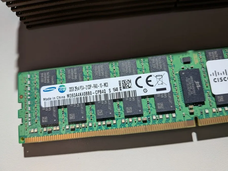Модуль памяти 512GB (16x32GB) Samsung PC4-17000 4Rx4 (DDR4-2133) LRDIMM (M386A4G