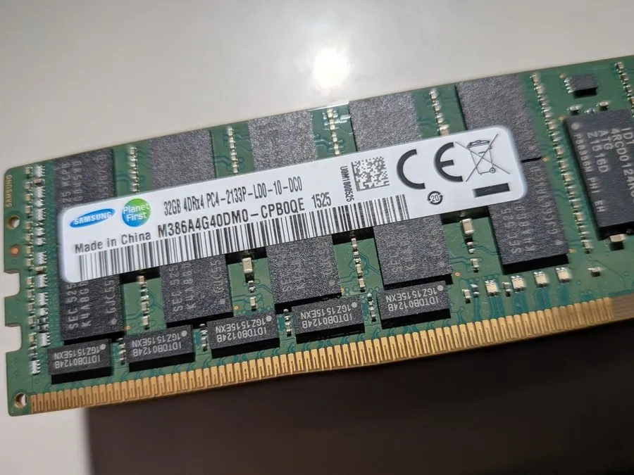 Модуль памяти 512GB (16x32GB) Samsung PC4-17000 4Rx4 (DDR4-2133) LRDIMM (M386A4G — фото лота 2