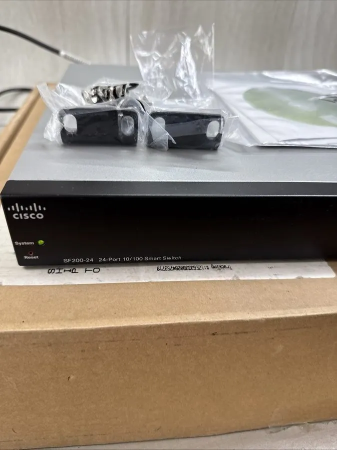 Коммутатор Cisco SF200-24P 24-Port 10/100 PoE Smart Managed Rackmount Switch