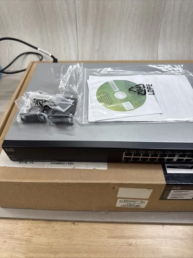 Коммутатор Cisco SF200-24P 24-Port 10/100 PoE Smart Managed Rackmount Switch — фото лота 2