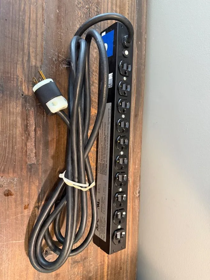 Блок розеток PDU APC AP9563 Basic Rack PDU 1U 2400VA 20A 120V, Output: 5-20R