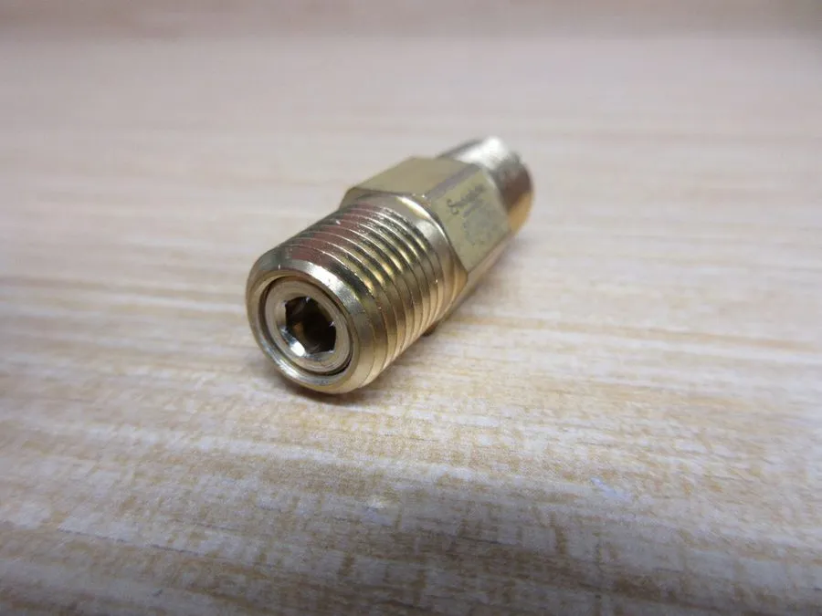 Клапан Swagelok B-4CPA2-3 Brass 1-Piece Poppet Check Valve FNSP