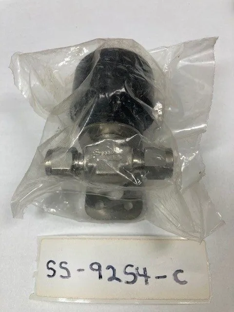 Клапан Swagelok SS-92S4-C Toggle Valve 1/4in Tube Stainless — фото лота 1