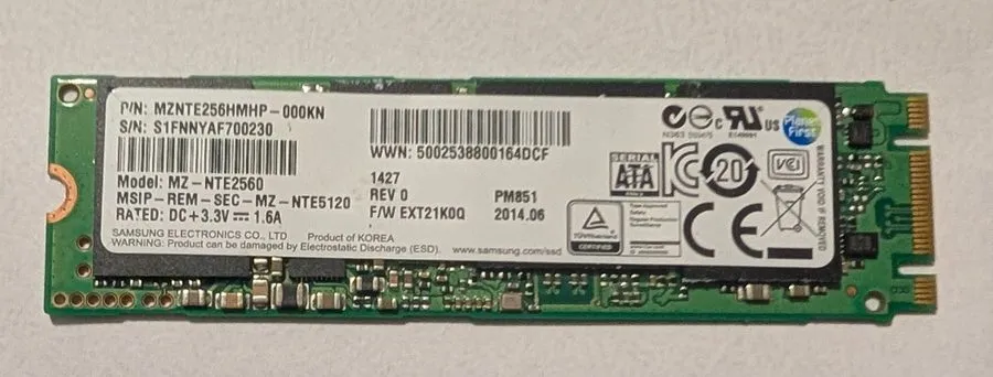 SSD-накопитель Samsung PM871b MZ-NLN256F 256GB M.2 SSD SATA MZNLN256HAJQ-000D1 T