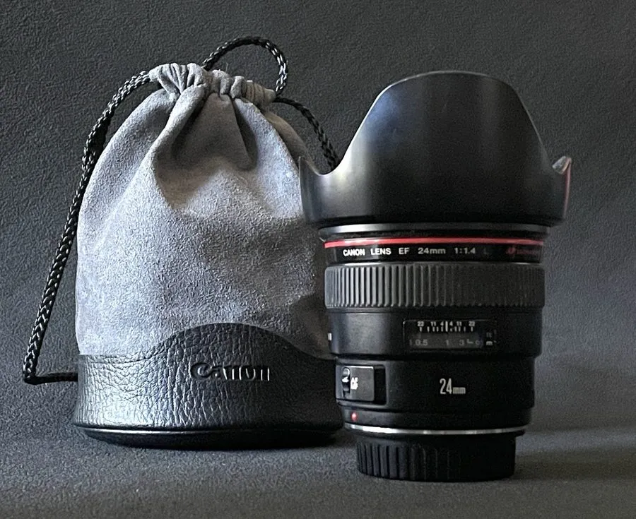 Объектив Canon EF 24mm f/1.4L USM Wide Angle Lens