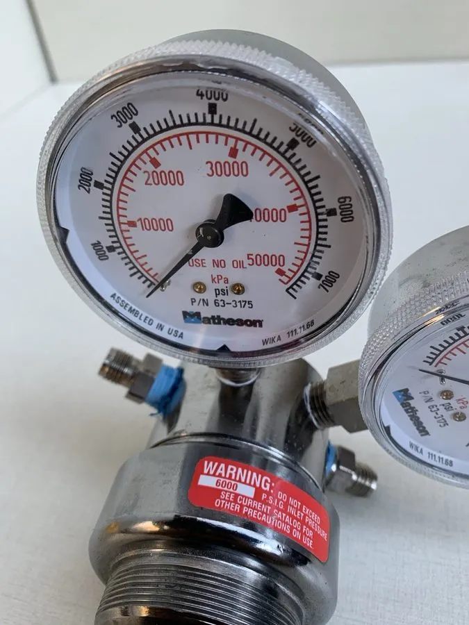 Трубопроводная арматура Matheson M3066A-703 Gas Regulator Dual Gauge 6000 PSI St — фото лота 1