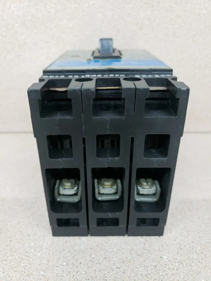 Автоматический выключатель Siemens ITE ED43B020 Sentron 20A 3-Pole Circuit Break