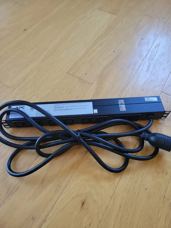 Блок розеток PDU APC AP9566 NetShelter Basic Rack PDU 1U 16A 208V 12 C13 outlets