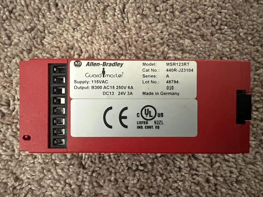 Реле безопасности Allen Bradley, 440r-J23104 SER A Guardmaster MSR123RT Safety R — фото лота 1