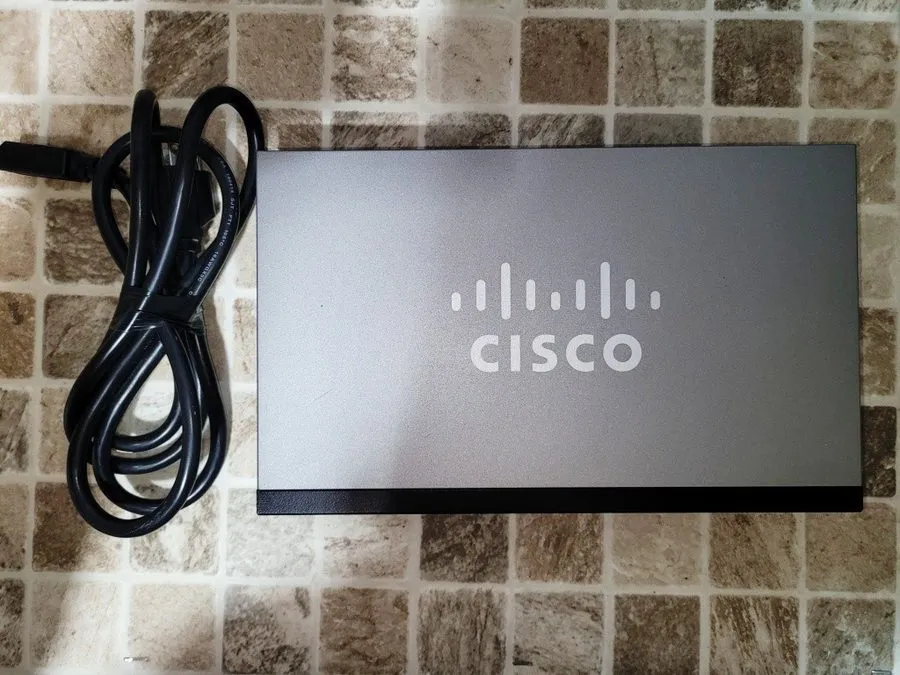 Коммутатор Cisco SG102-24 24-Port Gigabit Ethernet Unmanaged Rackmount Switch