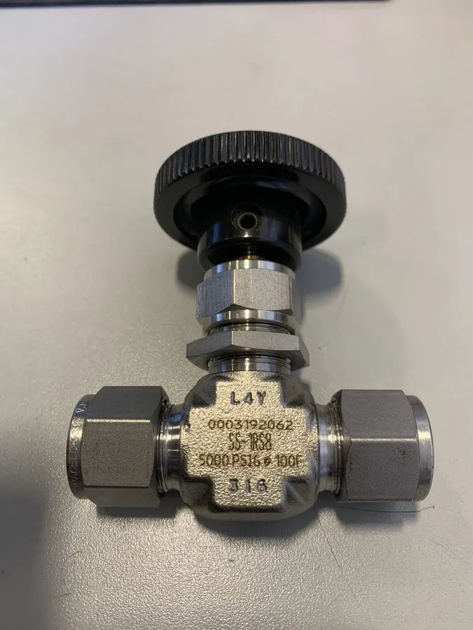 Клапан SWAGELOK SS-1RS8 NEEDLE VALVE STAINLESS STEEL 1/2" TUBING