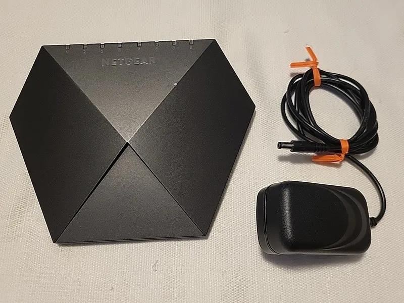 Коммутатор Netgear Nighthawk S8000 8-Port Gigabit Switch Gaming Streaming GS808E