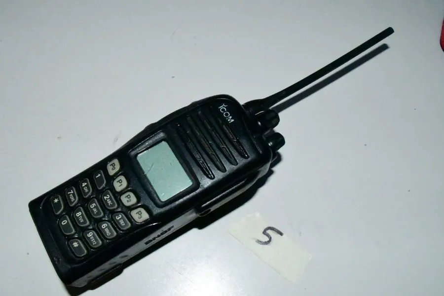 Радиостанция ICOM IC-F416DT Railroad Core Radio w ant only-RARE-POWERS ON- FIRST — фото лота 1