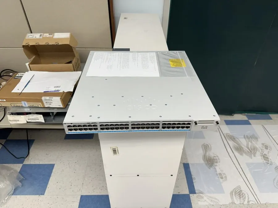 Коммутатор Cisco C9300-48UXM-A Cisco Catalyst 9300 48Port 12MGIG