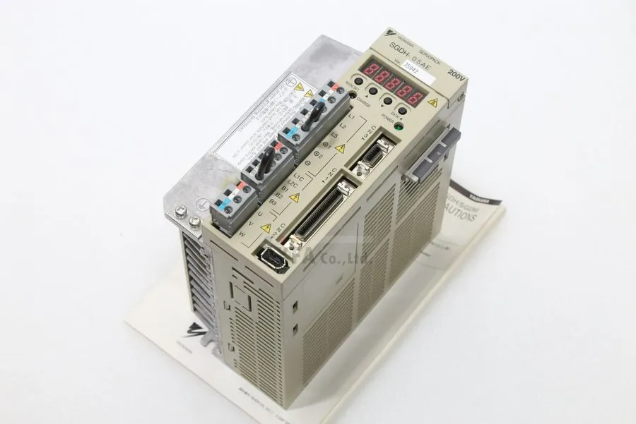 Сервопривод Yaskawa Electric Servopack SGDH-05AE. Z-203s
