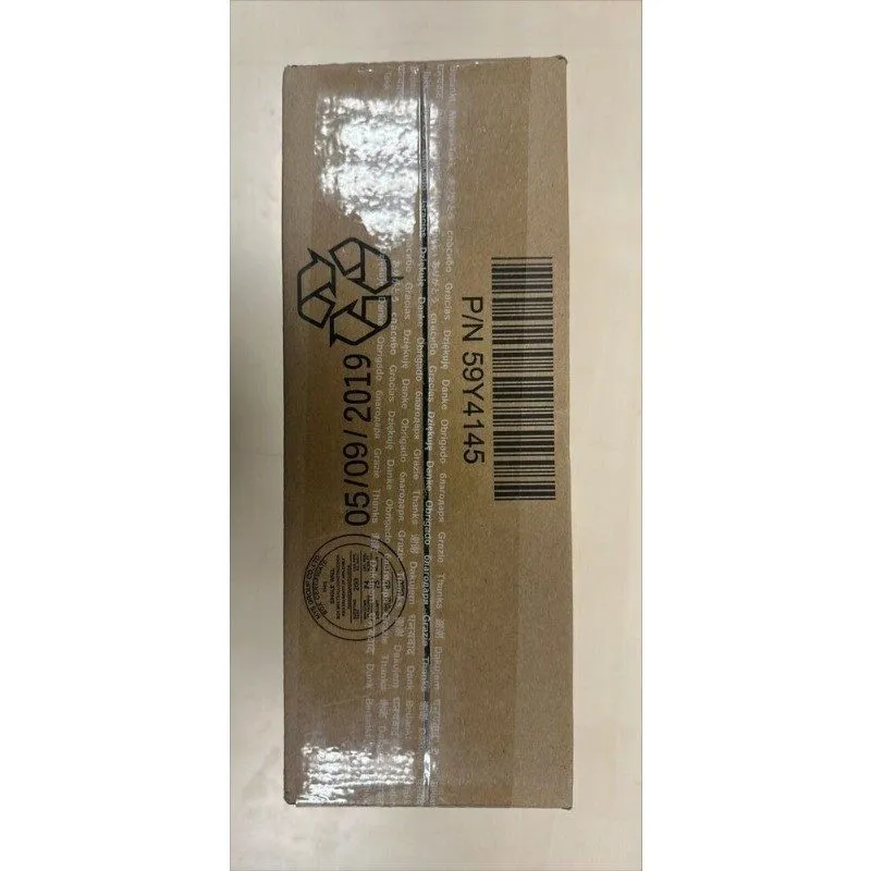 Жёсткий диск Lenovo Storage 900GB 00WC037 2.5" in 3.5" 10K SAS HDD With Tray — фото лота 2