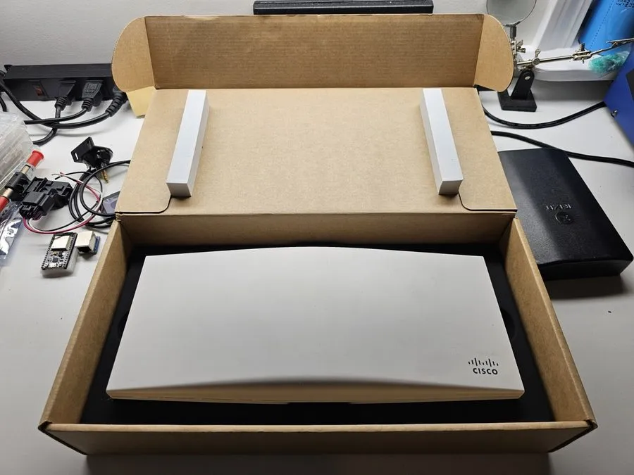 Точка доступа Wi-Fi Cisco Meraki MR56 WiFi 6 Indoor Wireless Access Point UNCLAI