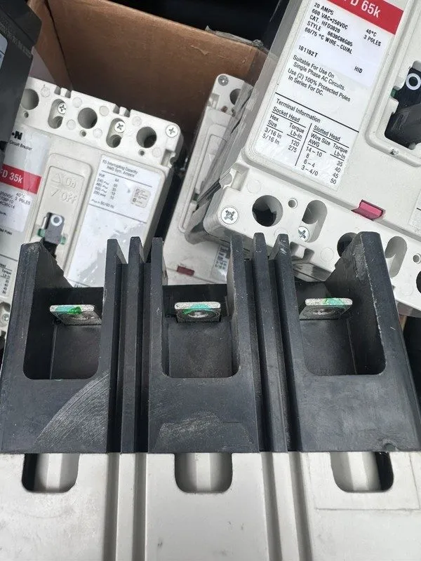 Автоматический выключатель EATON HFD3020 3 pole 20 amp 600 VAC 65kA@480v Type HF — фото лота 1