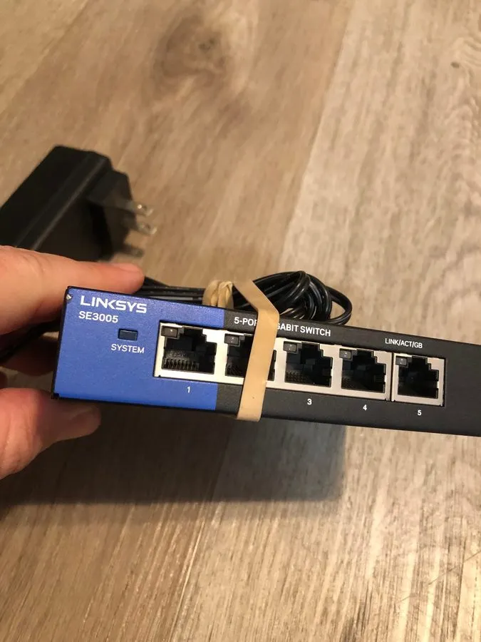 Коммутатор Linksys 5 Port Gigabit Ethernet Switch SE3005 V2 — фото лота 2