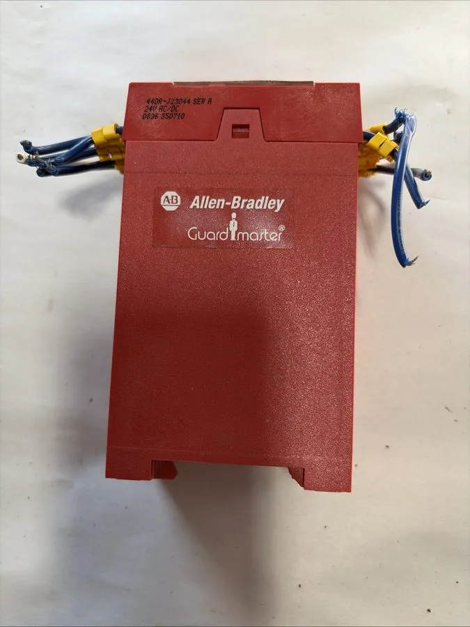 Реле безопасности Allen Bradley Guard Master MINOTAUR MSR11R RELAY