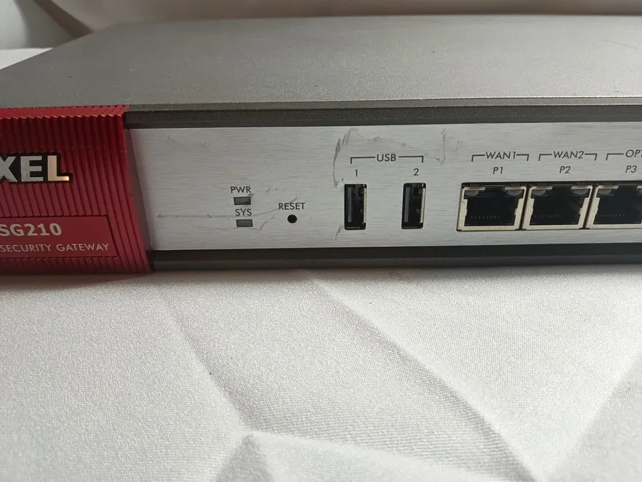Межсетевой экран ZyXEL USG210 ZyWALL Network Security Firewall NO Ears USG 210 — фото лота 1